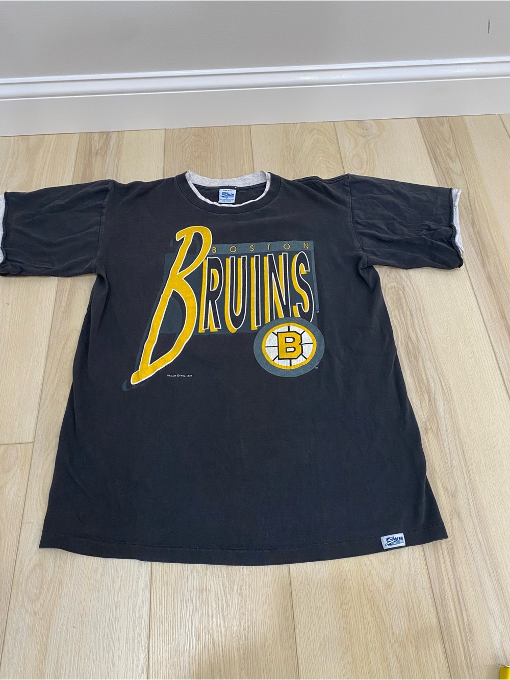 Vintage Boston Bruins t-shirt (Unisex Large) Salem Sportswear NHL Hockey 80s 90s